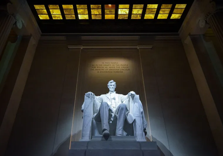 Washington, DC memorial at dusk